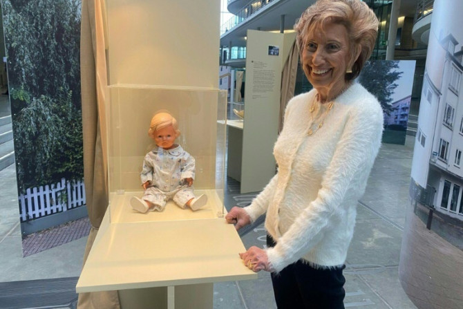 Lore Mayerfeld, 85, war noch ein Kleinkind, als ihre Großeltern ihr die Puppe gaben, die sie als „Abschiedsgeschenk“ bezeichnet.