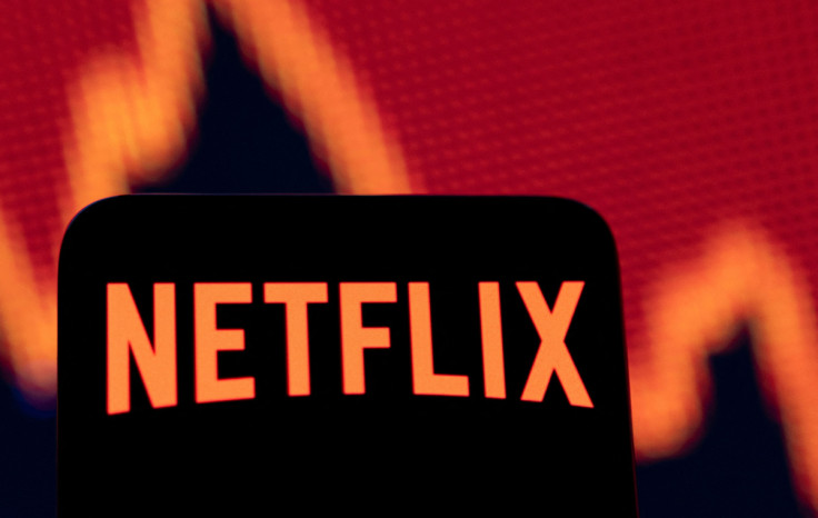 Die Abbildung zeigt das Netflix-Logo und die Aktiengrafik