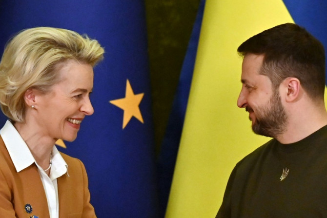 Ursula von der Leyen (links) traf am Donnerstag mit dem ukrainischen Präsidenten Wolodymyr Selenskyj (rechts) zusammen
