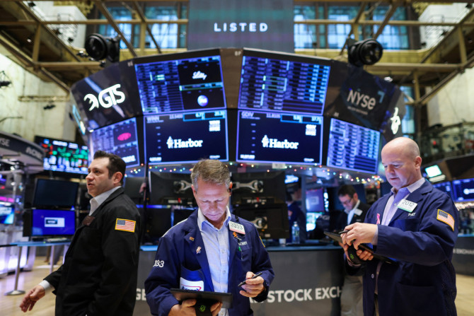 Trader arbeiten auf dem Parkett der New York Stock Exchange (NYSE) in New York City