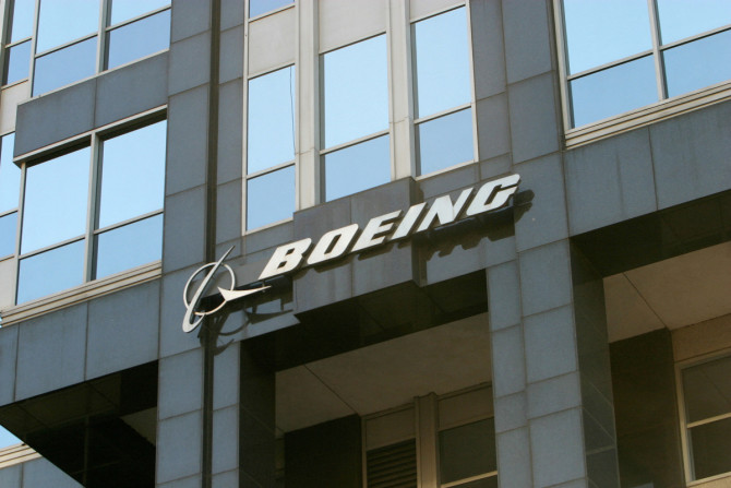 Das Boeing-Logo ist auf dem Bürogebäude in Chicago zu sehen