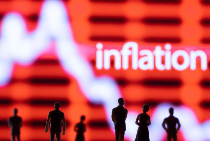 Abbildung zeigt Figuren, Aktiendiagramm und Worte "Inflation
