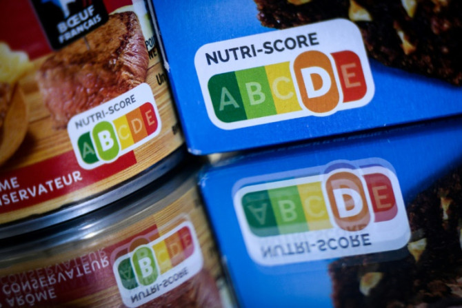 Die französischen Nutri-Score-Etiketten stufen Lebensmittel auf einer Skala von grün bis rot und von A bis E basierend auf ihrem Nährwert ein, von einer guten Menge an Protein oder Ballaststoffen bis hin zu zu viel Salz oder gesättigten Fetten, aber Unter