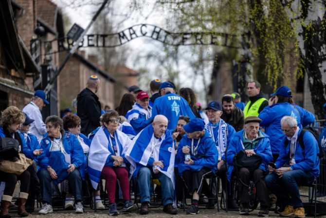 Tausende Menschen aus der ganzen Welt nehmen an der jährlichen Veranstaltung auf dem Gelände des ehemaligen Vernichtungslagers teil, das von Nazideutschland nach dem Einmarsch in Polen errichtet wurde