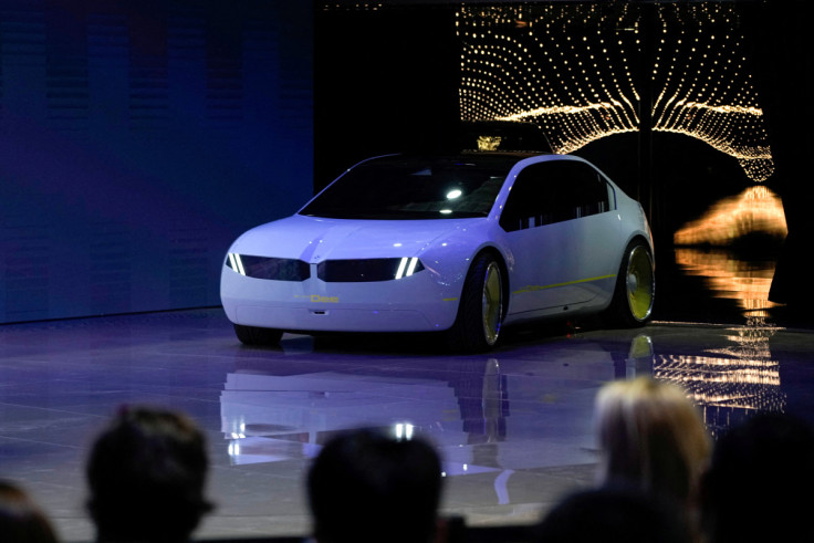 Das Konzeptmodell i Vision Dee von BMW wird während einer Veranstaltung auf der Messe Auto Shanghai vorgestellt