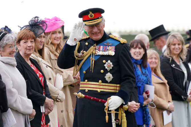 Königliche Präsentation neuer Standards und Farben im Buckingham Palace in London