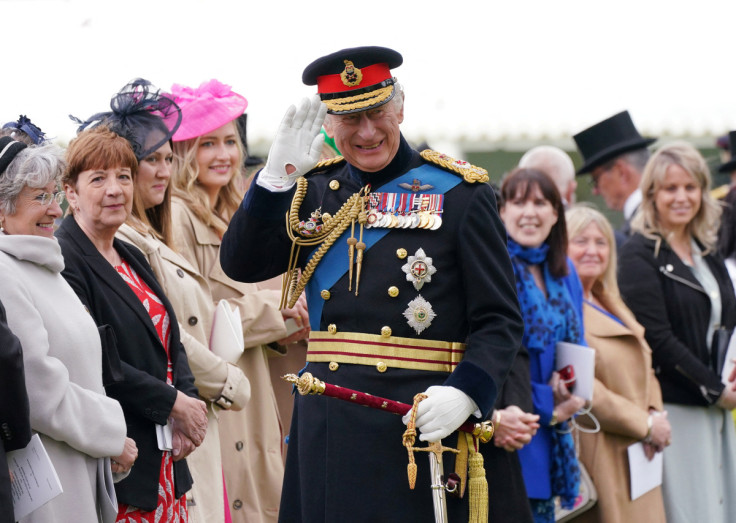 Königliche Präsentation neuer Standards und Farben im Buckingham Palace in London