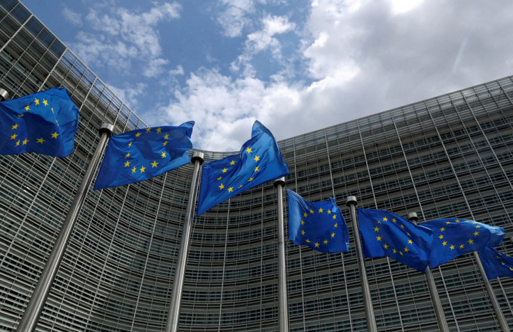 Fahnen der Europäischen Union flattern vor dem Hauptsitz der Europäischen Kommission in Brüssel