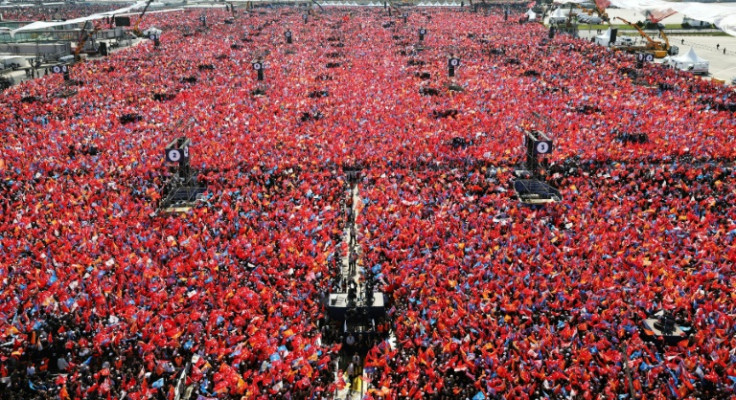 Erdogan veranstaltete am Sonntag in Istanbul eine gewaltige Machtdemonstration