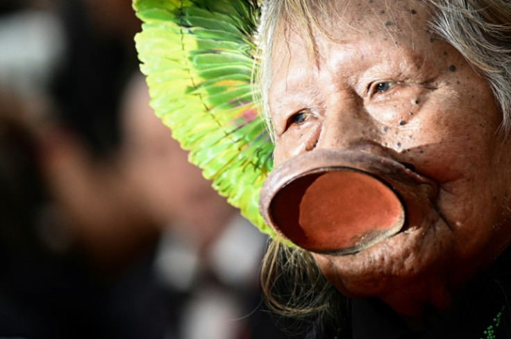 Auf dem roten Teppich befand sich auch Amazonas-Stammeshäuptling Raoni Metuktire in voller traditioneller Insignie