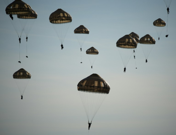 Französische Fallschirmjäger flogen quer durch Europa, um an einer Übung in Estland teilzunehmen