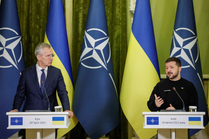 NATO-Generalsekretär Stoltenberg und der ukrainische Präsident Selenskyj bei einer gemeinsamen Pressekonferenz in Kiew
