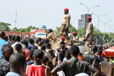 Freiwillige versammeln sich in Niamey, nachdem Zivilisten aufgefordert wurden, sich als Hilfskräfte zur Unterstützung der Streitkräfte zu registrieren