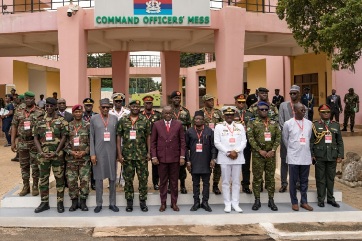 Die ECOWAS-Militärchefs und Delegierten beim Niger-Krisentreffen in Ghana