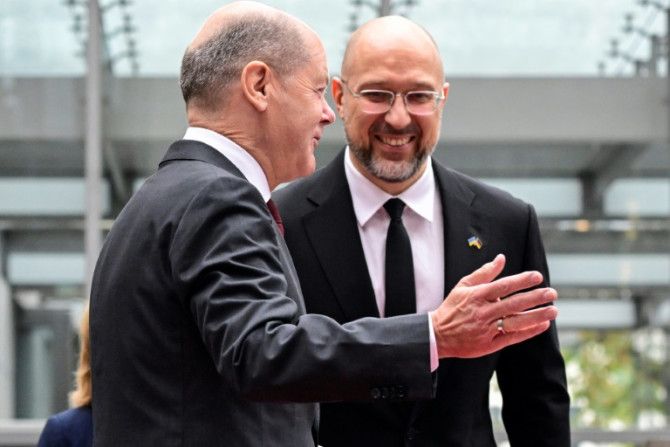 Bundeskanzler Olaf Scholz, links, mit dem ukrainischen Premierminister Denys Shmyhal beim Berliner Wirtschaftsforum