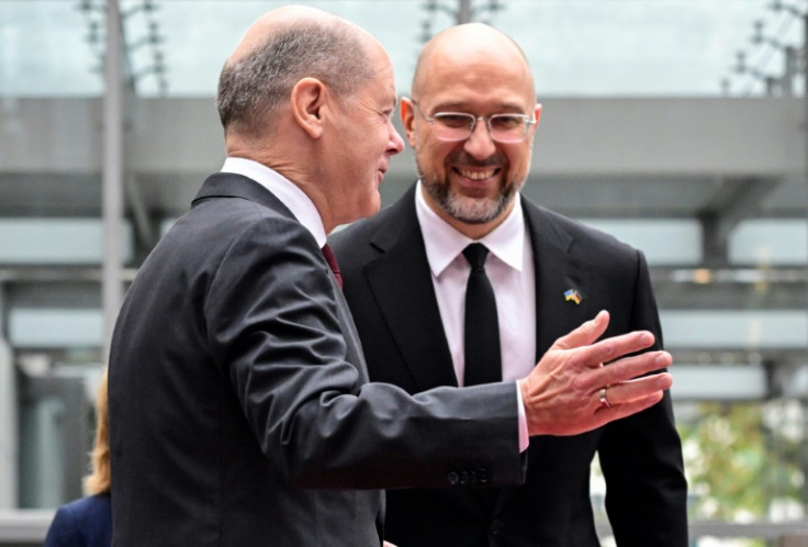 Bundeskanzler Olaf Scholz, links, mit dem ukrainischen Premierminister Denys Shmyhal beim Berliner Wirtschaftsforum