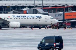 Der Bild-Tageszeitung zufolge wolle der Mann mit seiner vierjährigen Tochter ein Flugzeug in die Türkei besteigen